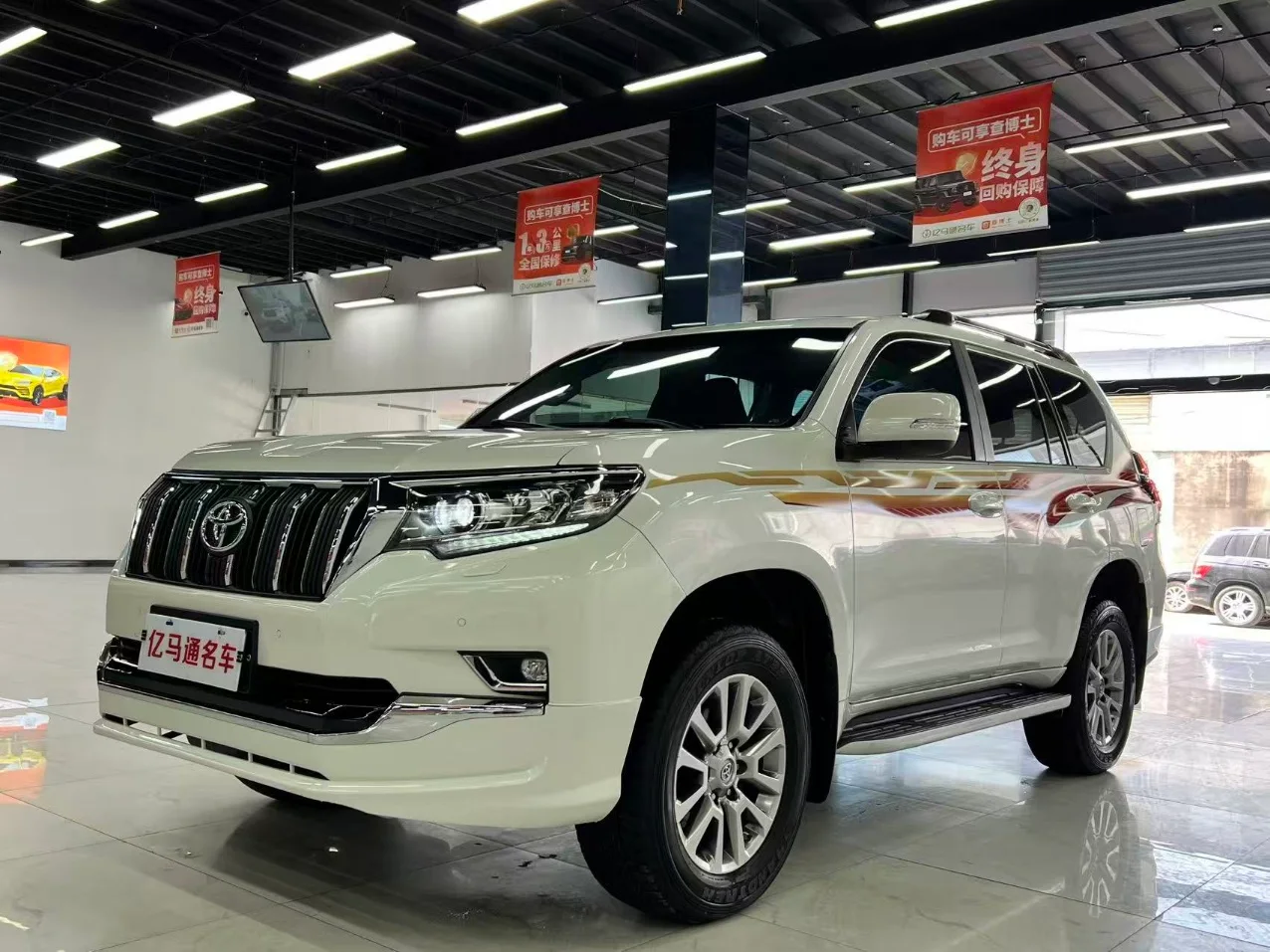 丰田 普拉多 2019款 3.5L 自动TX-L尊享版后挂备胎