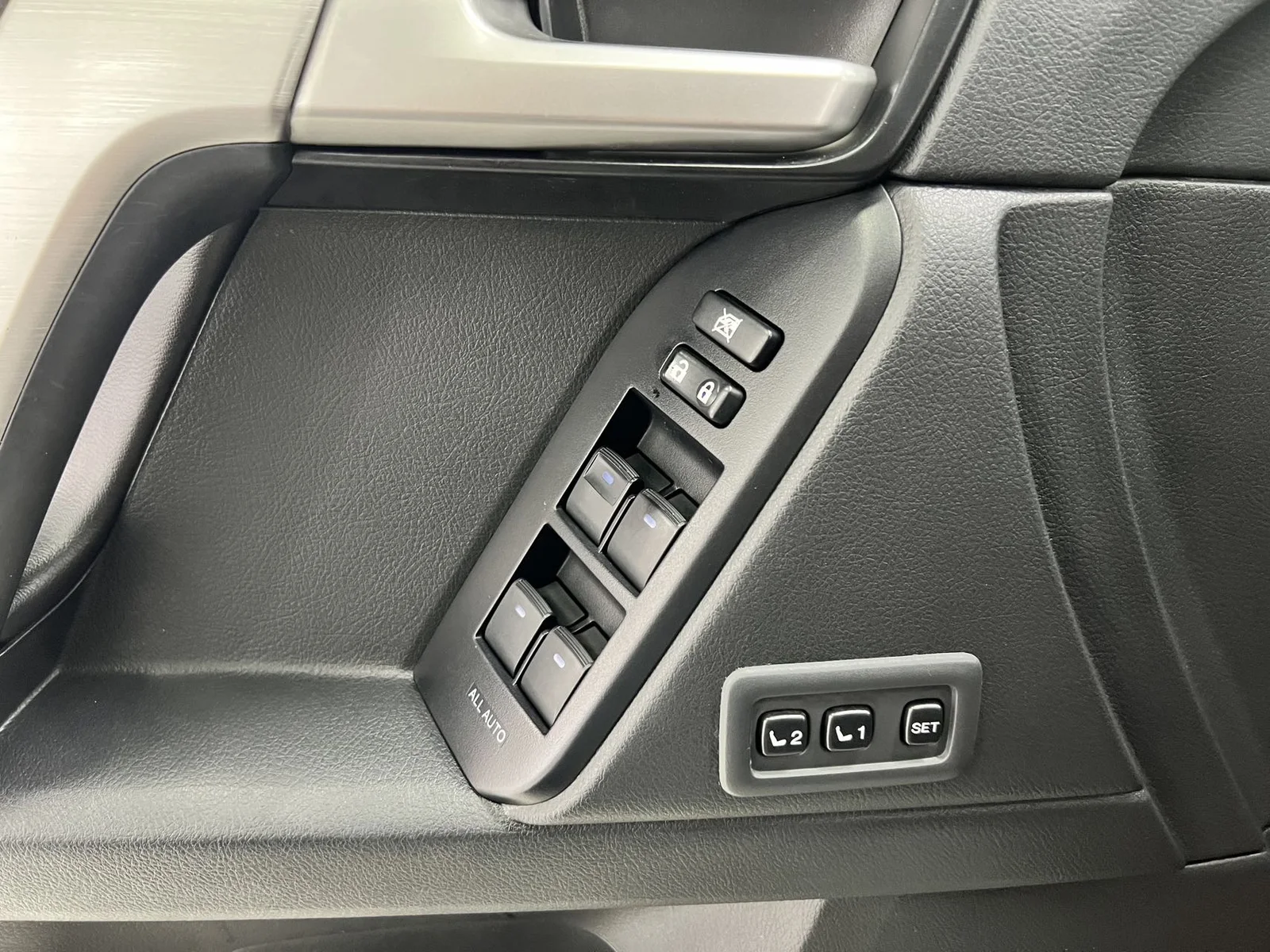 丰田 普拉多 2018款 3.5L 自动VX NAVI (060461) · 实拍 15