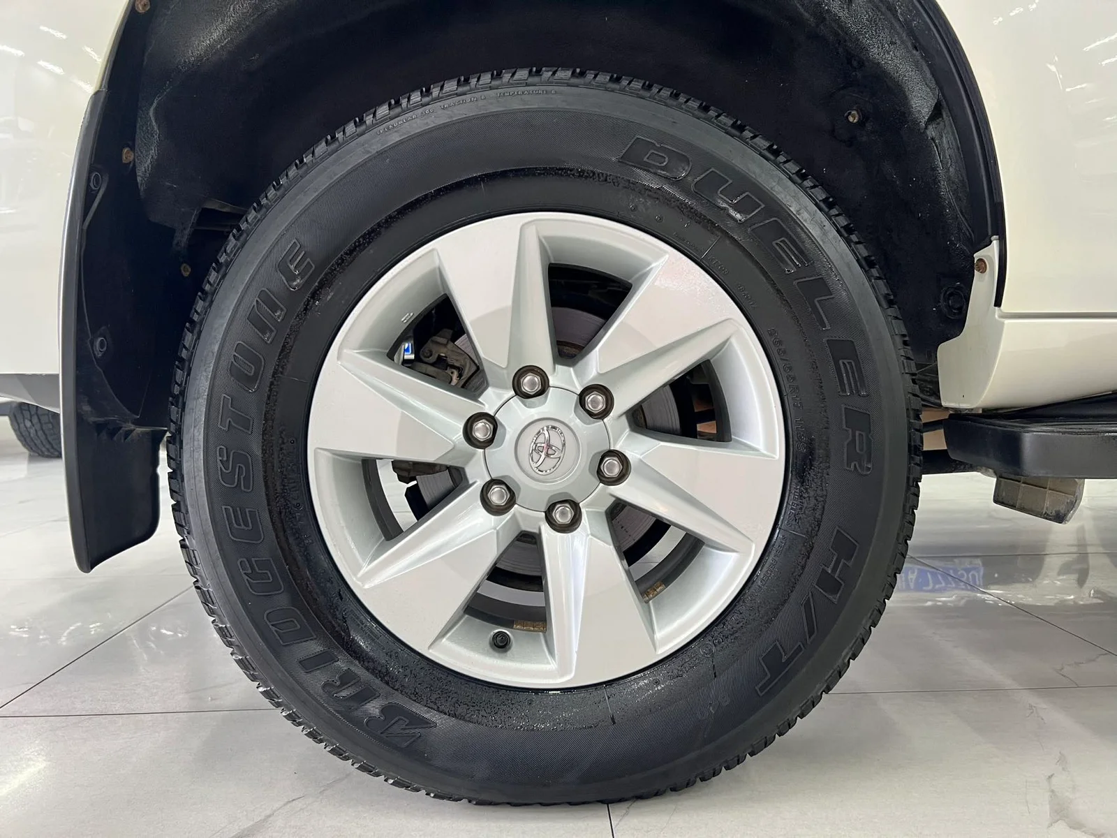 丰田 普拉多(进口) 2019款 2.7L TX-L 九气 外挂 天窗 中东(301815) · 实拍 16