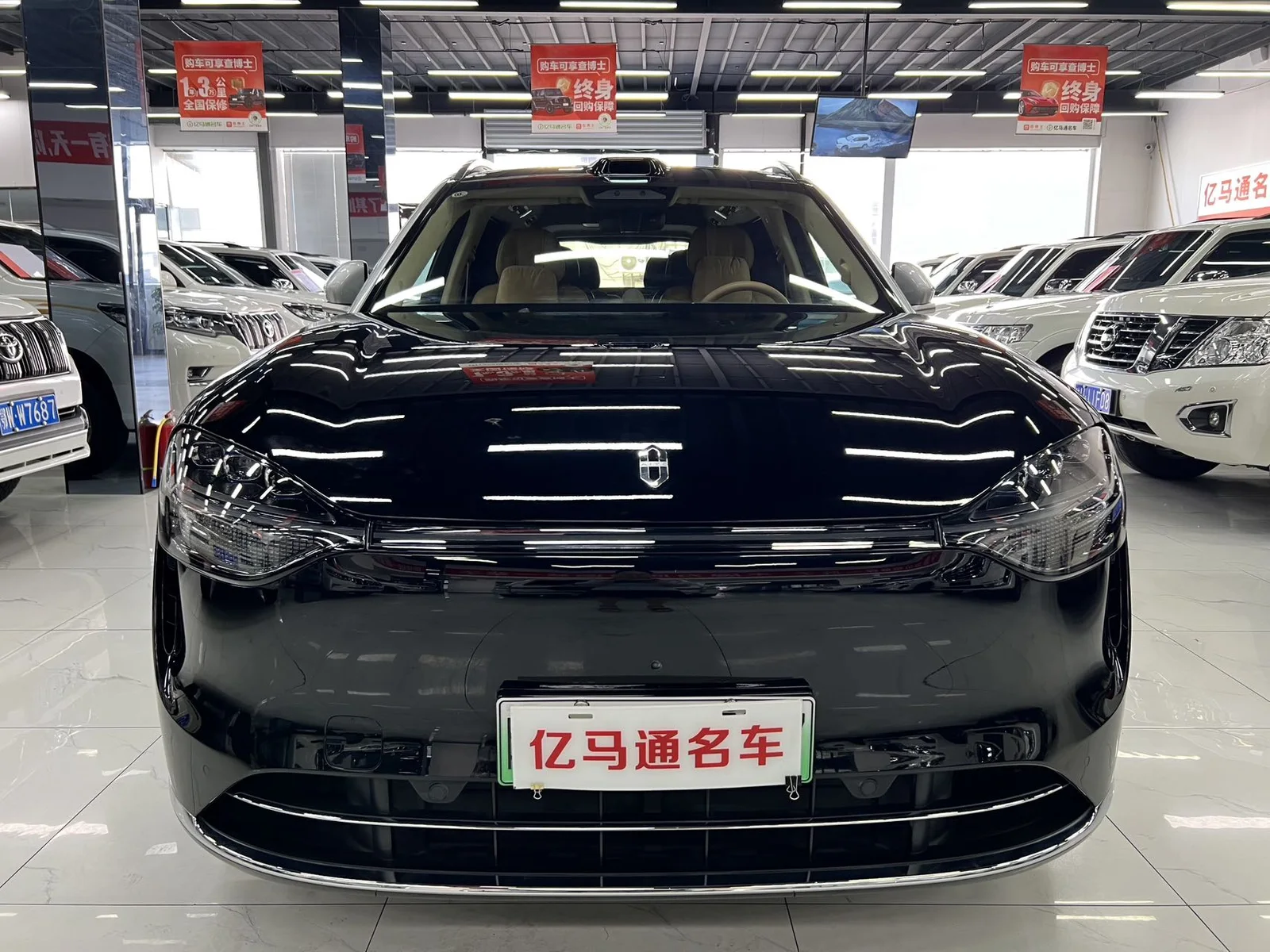 鸿蒙智行 问界M9 2025款 增程 Ultra版 52kWh 6座版 (192线激光雷达) (020949) · 实拍 13