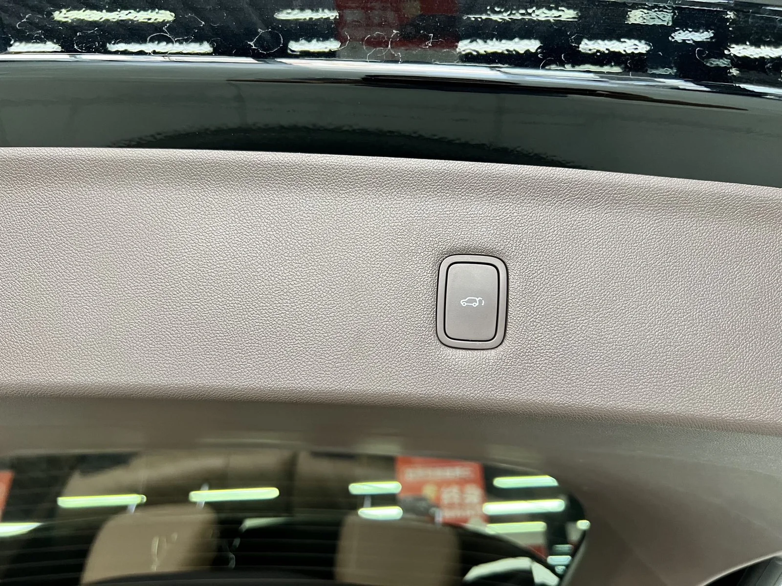 鸿蒙智行 问界M9 2025款 增程 Ultra版 52kWh 6座版 (192线激光雷达) (020949) · 实拍 15