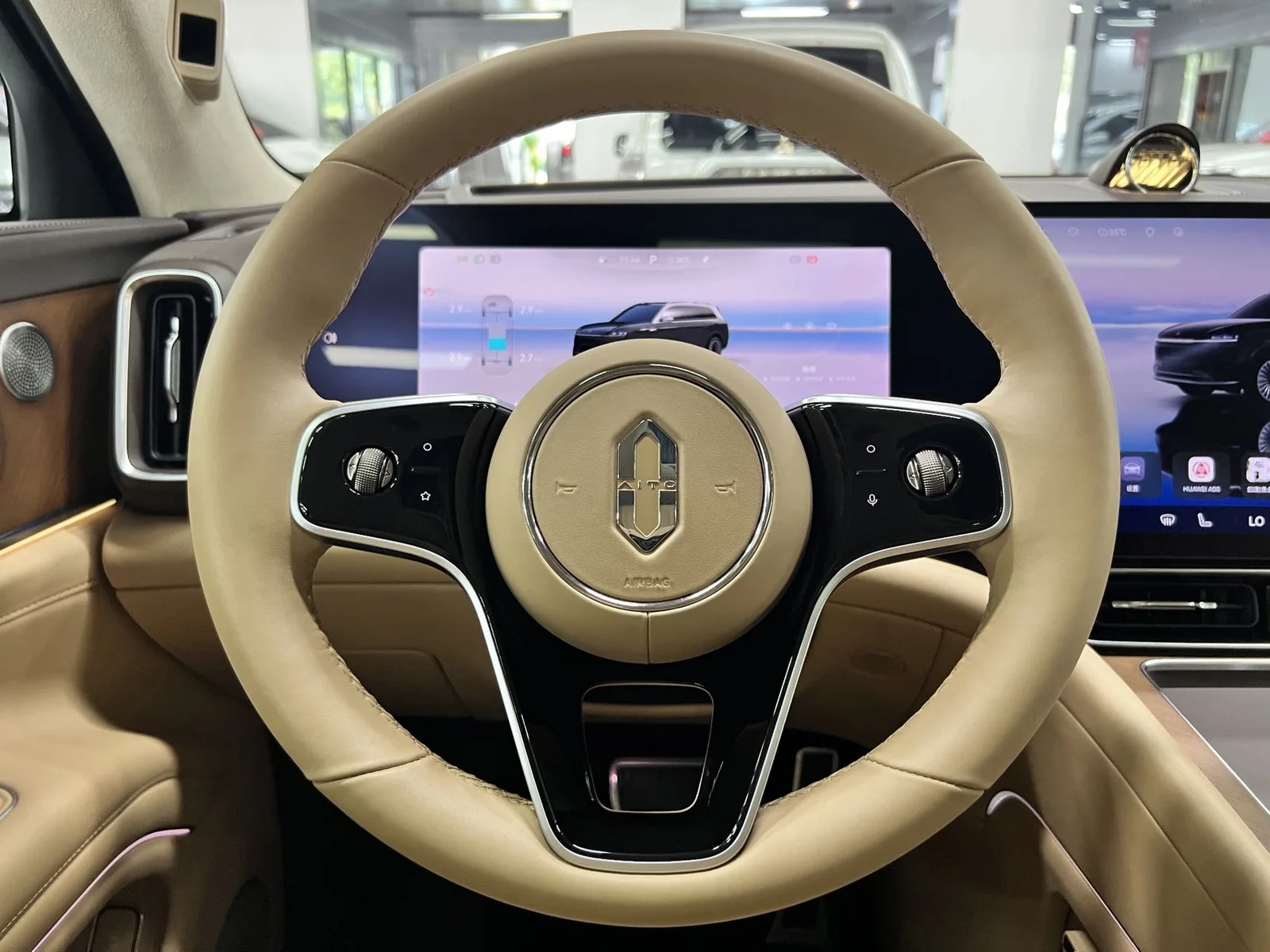 鸿蒙智行 问界M9 2025款 增程 Ultra版 52kWh 6座版 (192线激光雷达) (020949) · 实拍 28