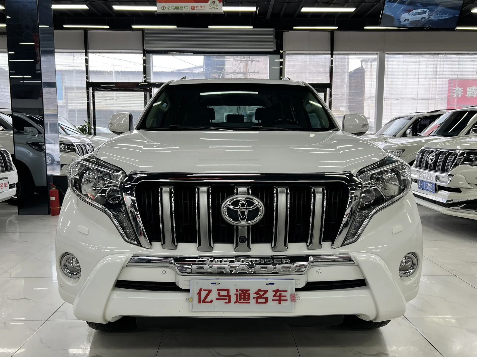 丰田 普拉多 2014款 4.0L 自动VX NAVI (090384) · 实拍 2
