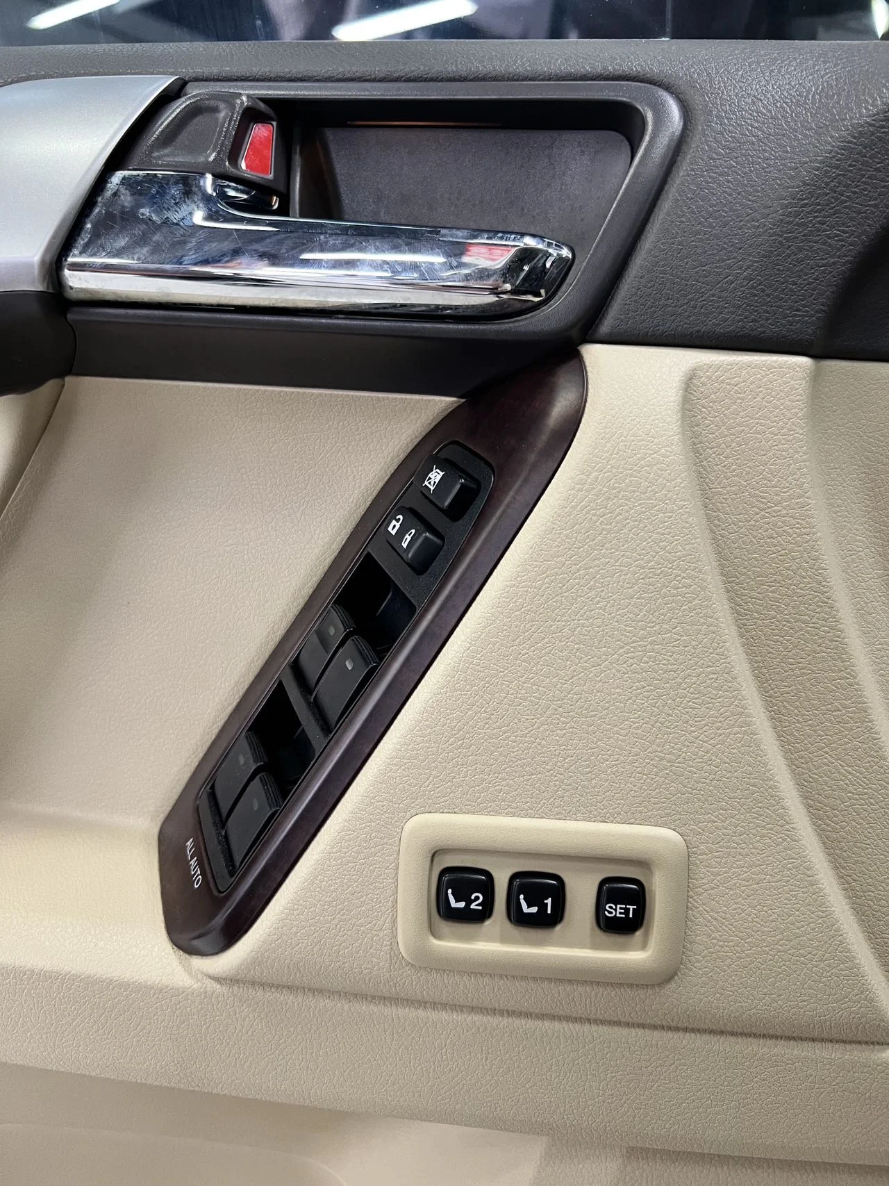 丰田 普拉多 2014款 4.0L 自动VX NAVI (090384) · 实拍 7