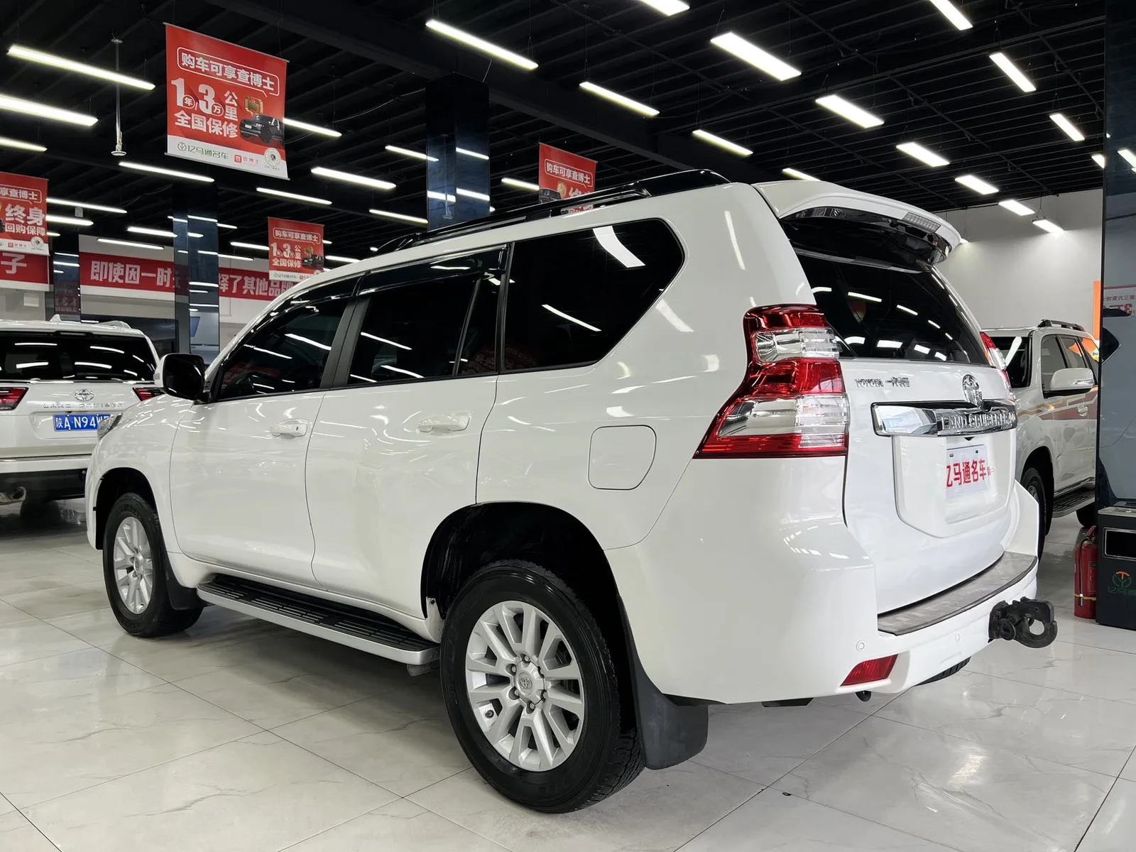 丰田 普拉多 2014款 4.0L 自动VX NAVI (090384) · 实拍 10