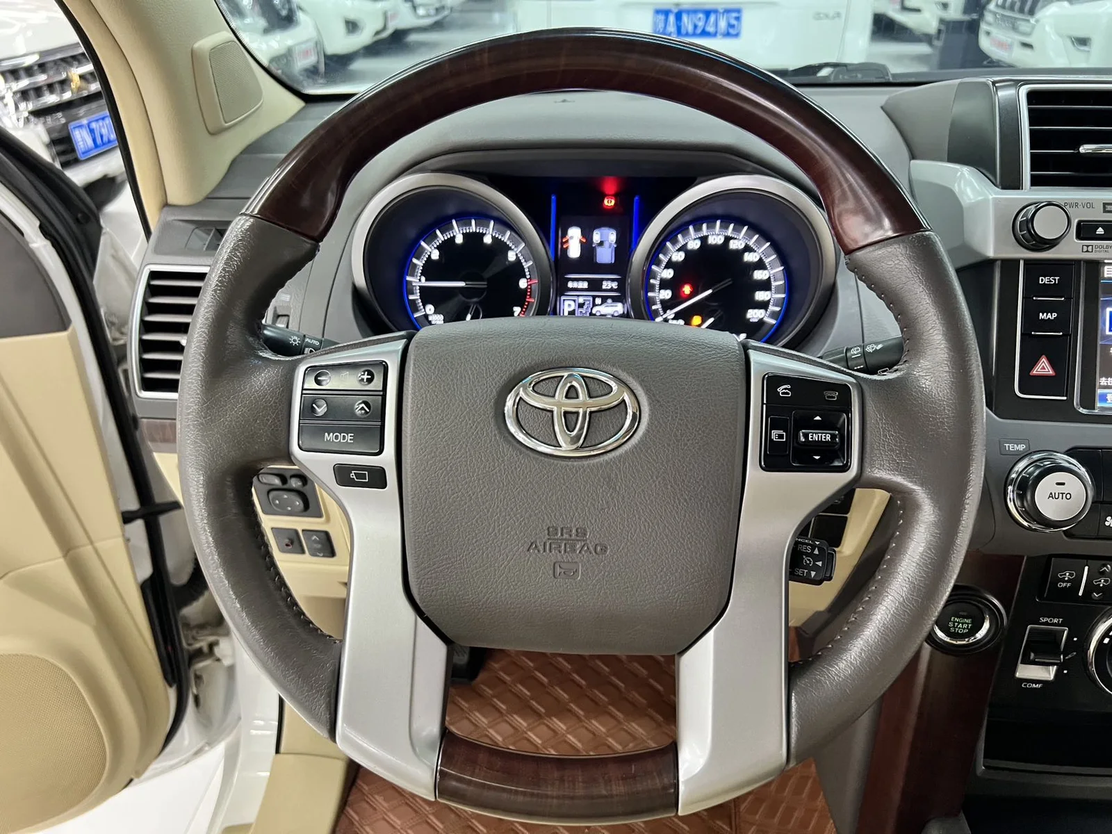 丰田 普拉多 2014款 4.0L 自动VX NAVI (090384) · 实拍 21