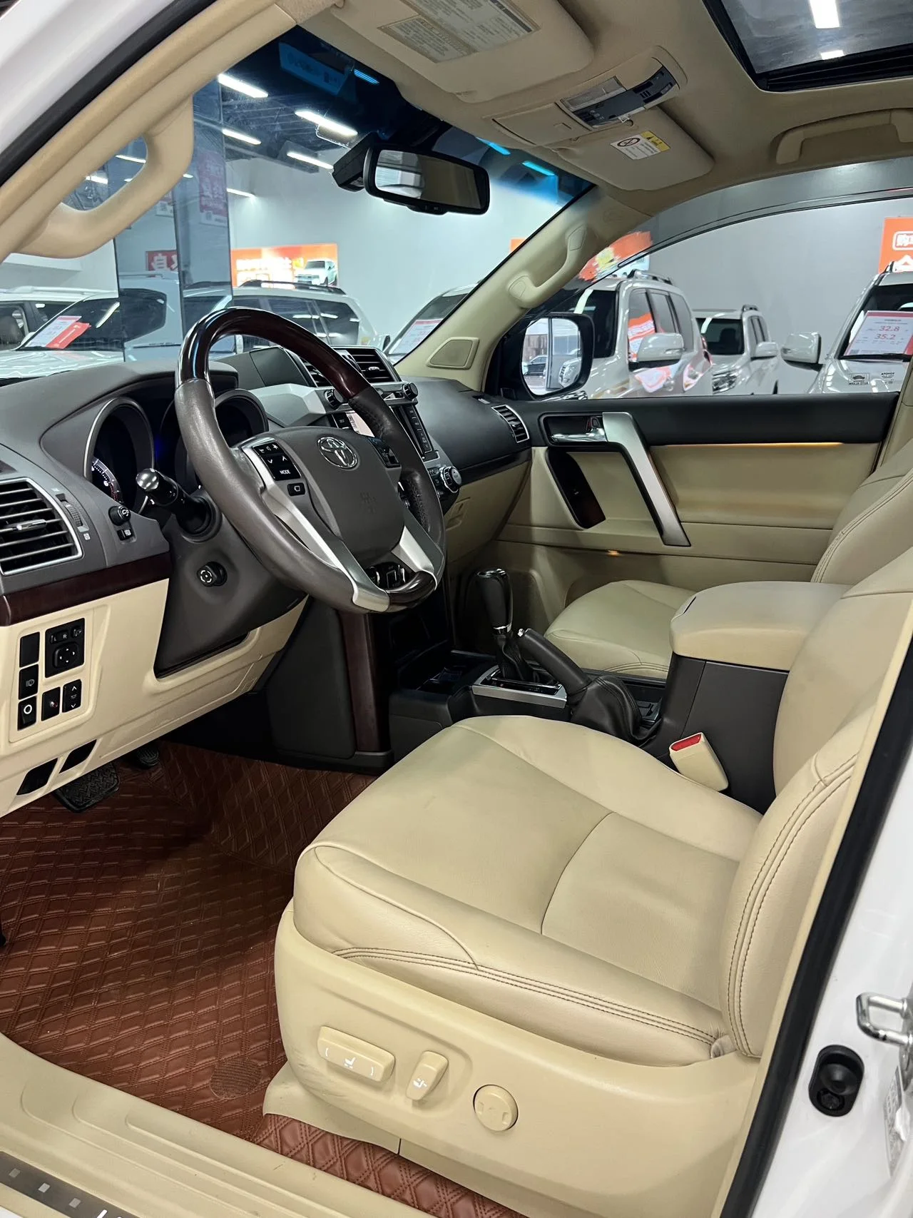 丰田 普拉多 2014款 4.0L 自动VX NAVI (090384) · 实拍 23