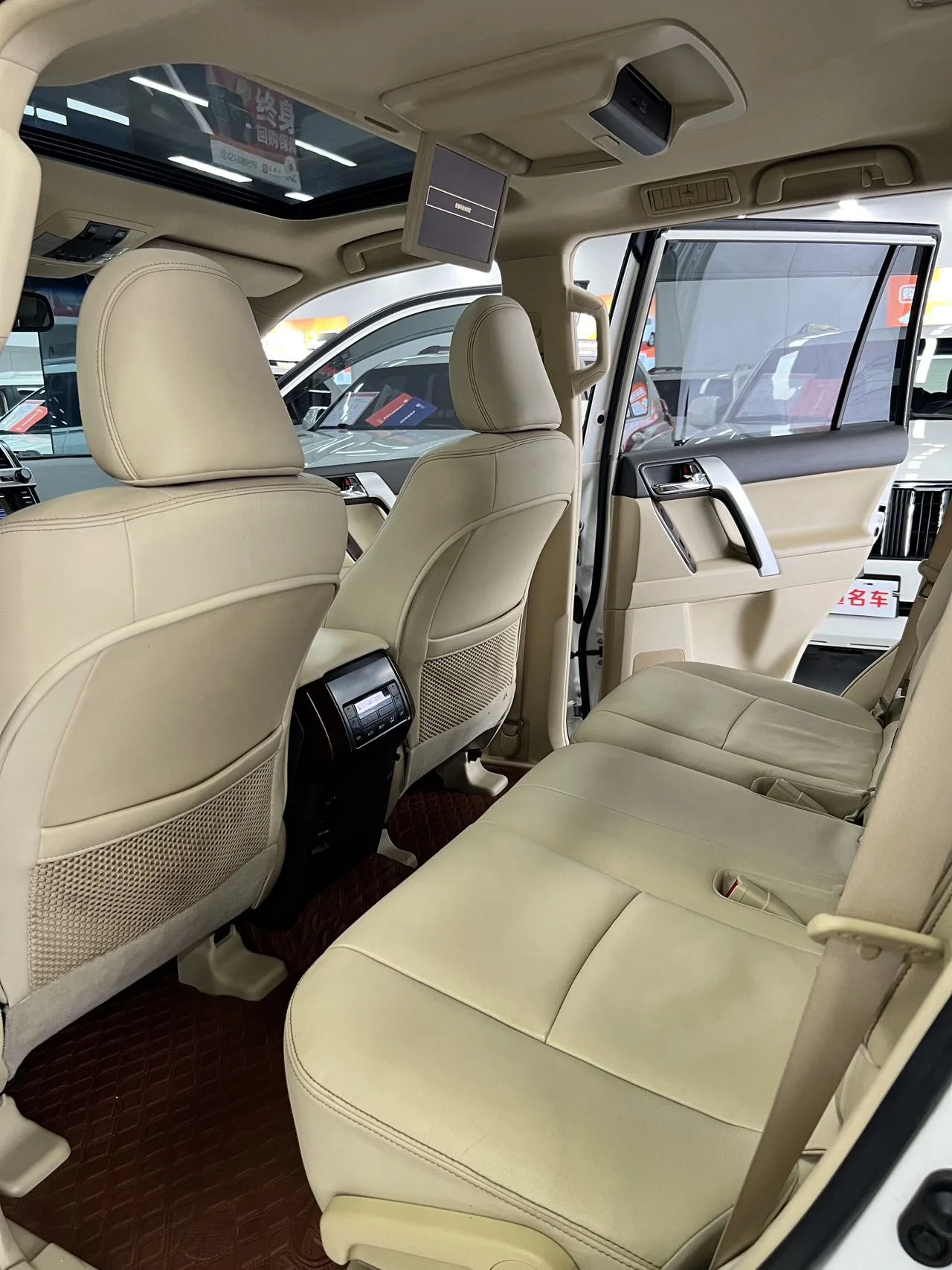 丰田 普拉多 2014款 4.0L 自动VX NAVI (090384) · 实拍 28