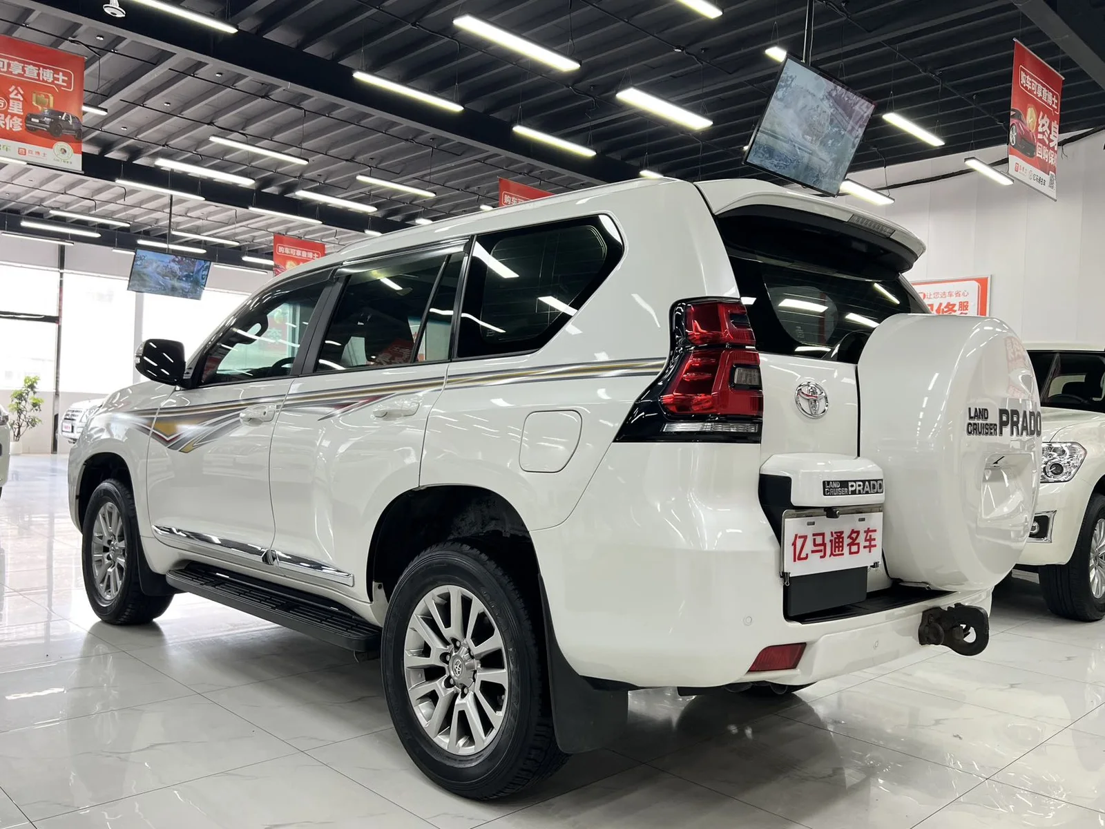 丰田 普拉多(进口) 2019款 4.0L GX-R 迪拜版 中东 (162732) · 实拍 4